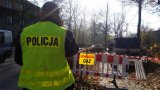 Wybuch gazu na ul. Wyzwolenia w Mikołowie. Policjanci zabezpieczają miejsce zdarzenia